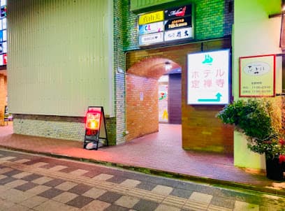カフェバー マゼンタ